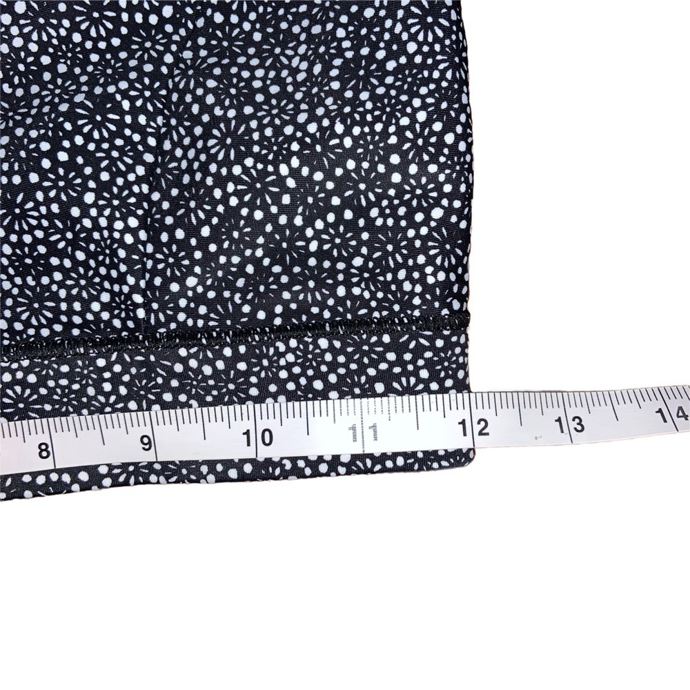 Lululemon Race With Me Top         
Swim Top/Sports Bra 
Freckle Flower Black - Picture 7 of 10